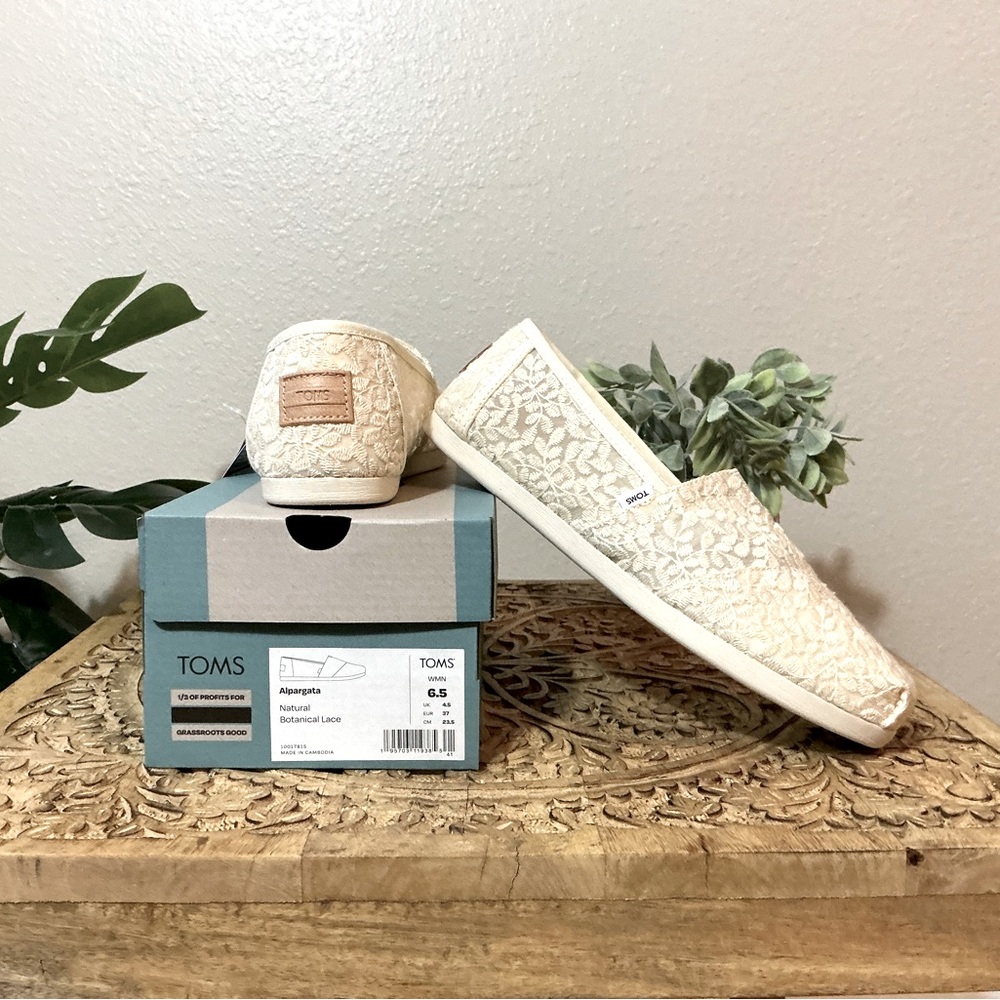 TOMS in Alpargata natural botanical lace